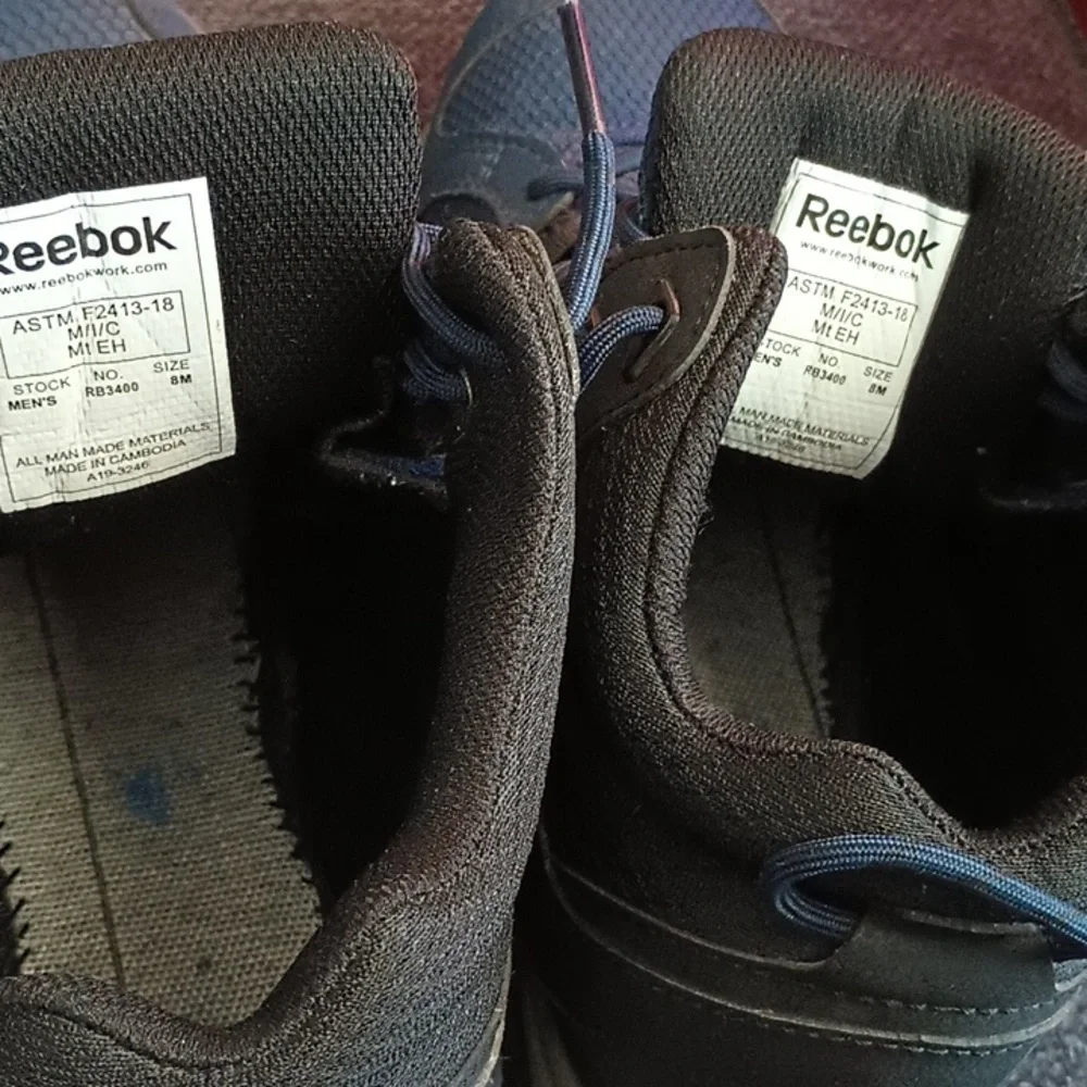 Men's Reebok alloy toe mid althetic construction work wear shoes . Worn once !